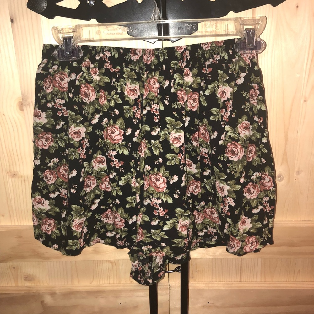 Forever 21 Floral Shorts with Elastic Waistband M